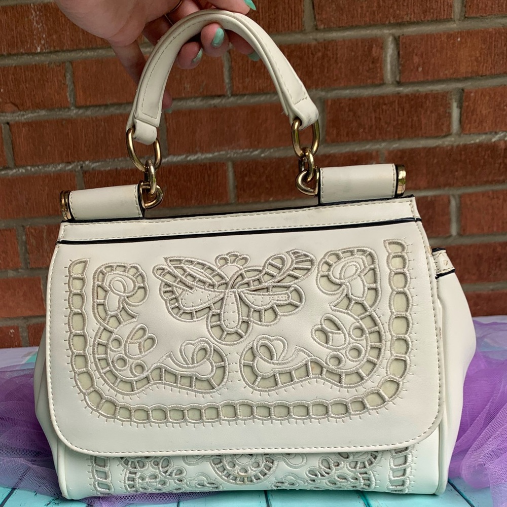 💋Cutout Embroidered Handbag